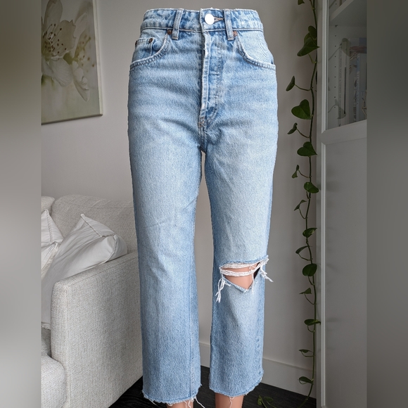 Zara High-Waist Cutoff Jeans -2 - Picture 7 of 7